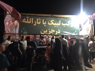 ایستگاه صلواتی موکب لبیک یاثارالله در حاشیه مراسم اجرای نمایش شفیع محشر در شهر درجزین 1401